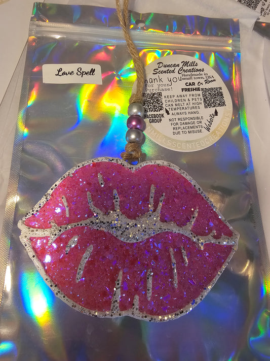 Big luscious lips freshy | Love Spell